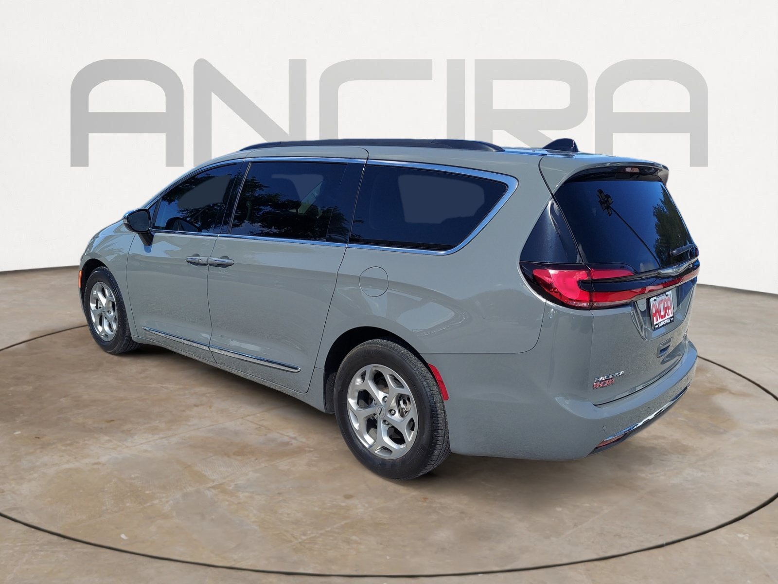 Used 2023 Ceramic Gray Clearcoat Chrysler Limited image 8