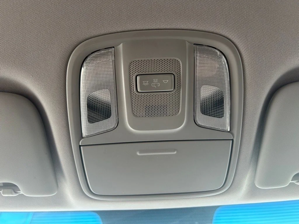 Used 2018 Clear White Kia LX image 18