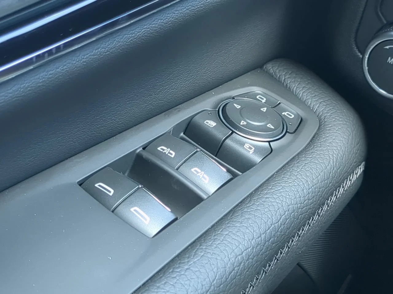 2026 GMC Yukon Denali - Photo 23
