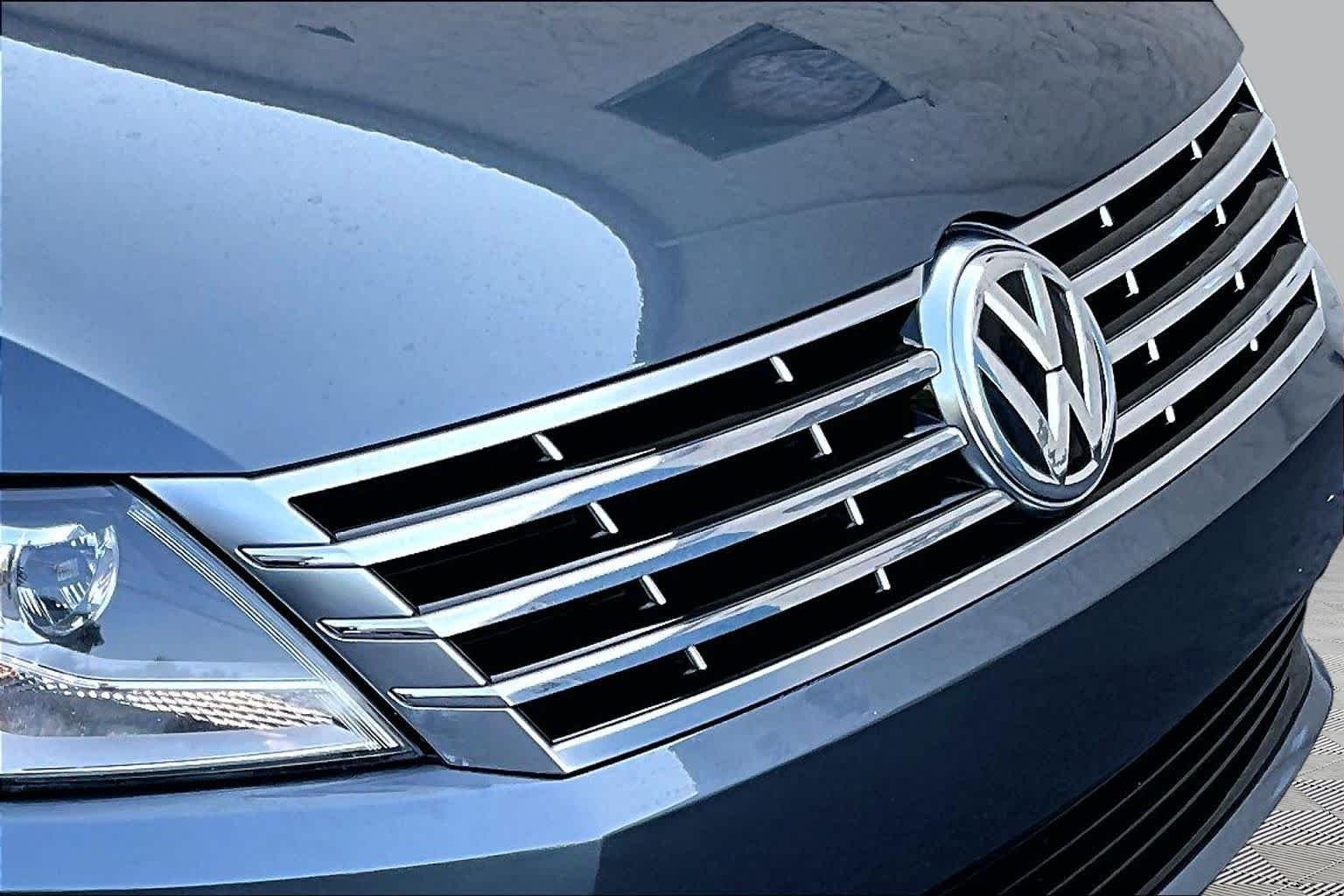 Used 2014 Island Gray Metallic Volkswagen Sport image 30
