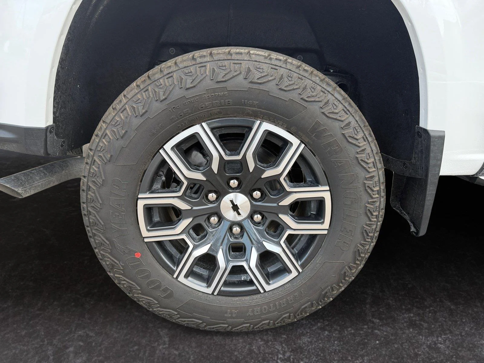 Used 2026 Summit White Chevrolet Z71 image 27