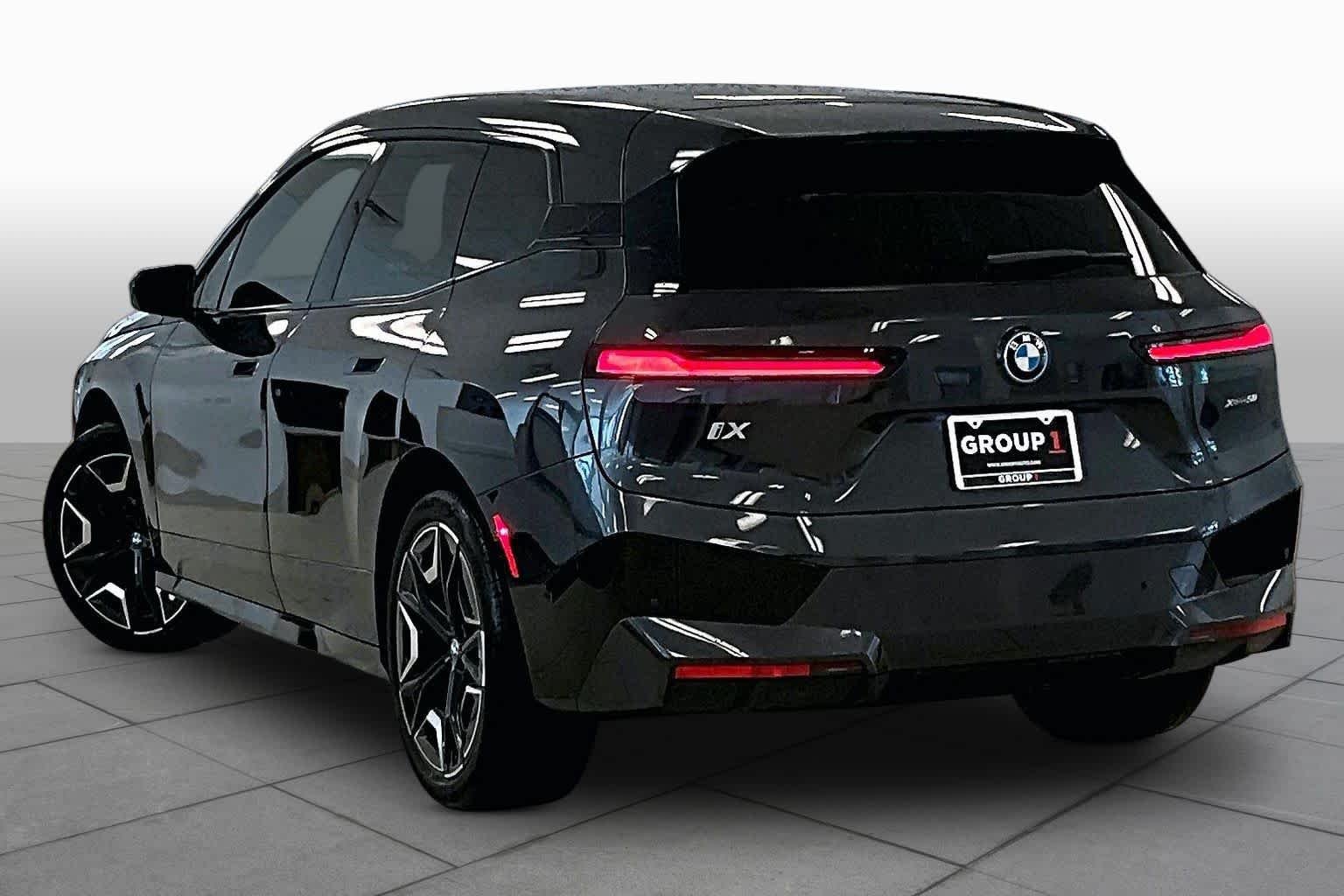 Used 2024 Dark Graphite Metallic BMW xDrive50 image 11