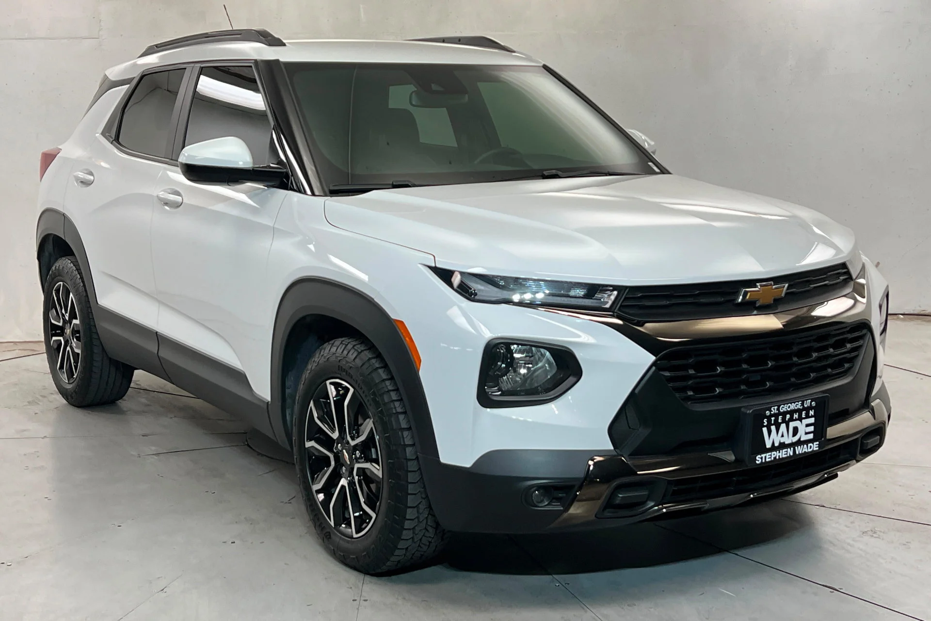 Used 2023 Summit White Chevrolet ACTIV image 7