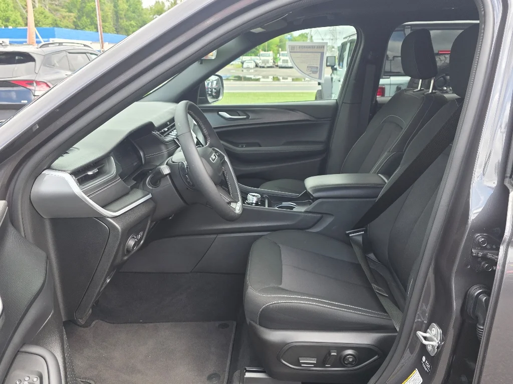Used 2026 Baltic Grey Metallic Clear Coat Jeep Laredo image 35