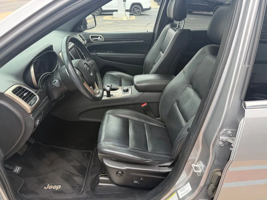 Used 2014 Silver Jeep Limited image 19