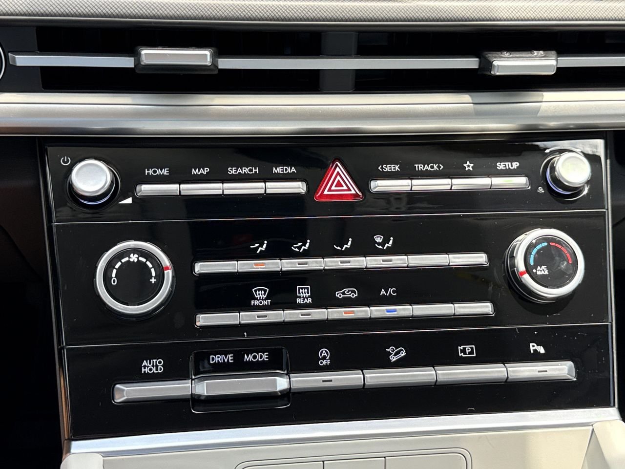 New 2026 Shimmering Silver Hyundai SE FWD image 26
