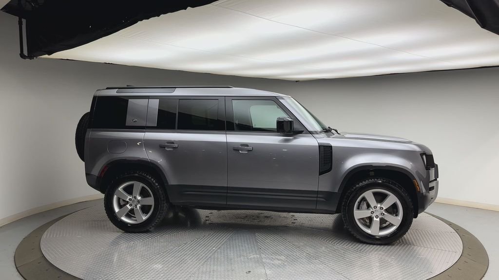 Used 2024 Eiger Gray Metallic Land Rover S image 9