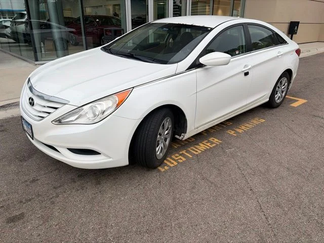Used 2011 White Hyundai GLS image 2