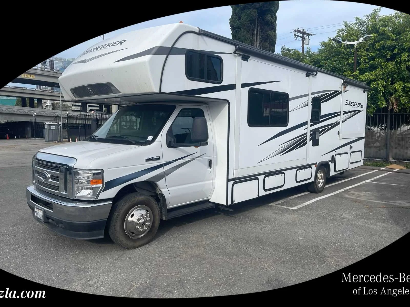 2023 Ford E-Series DRW E-450 Super Duty 158 in WB's photo