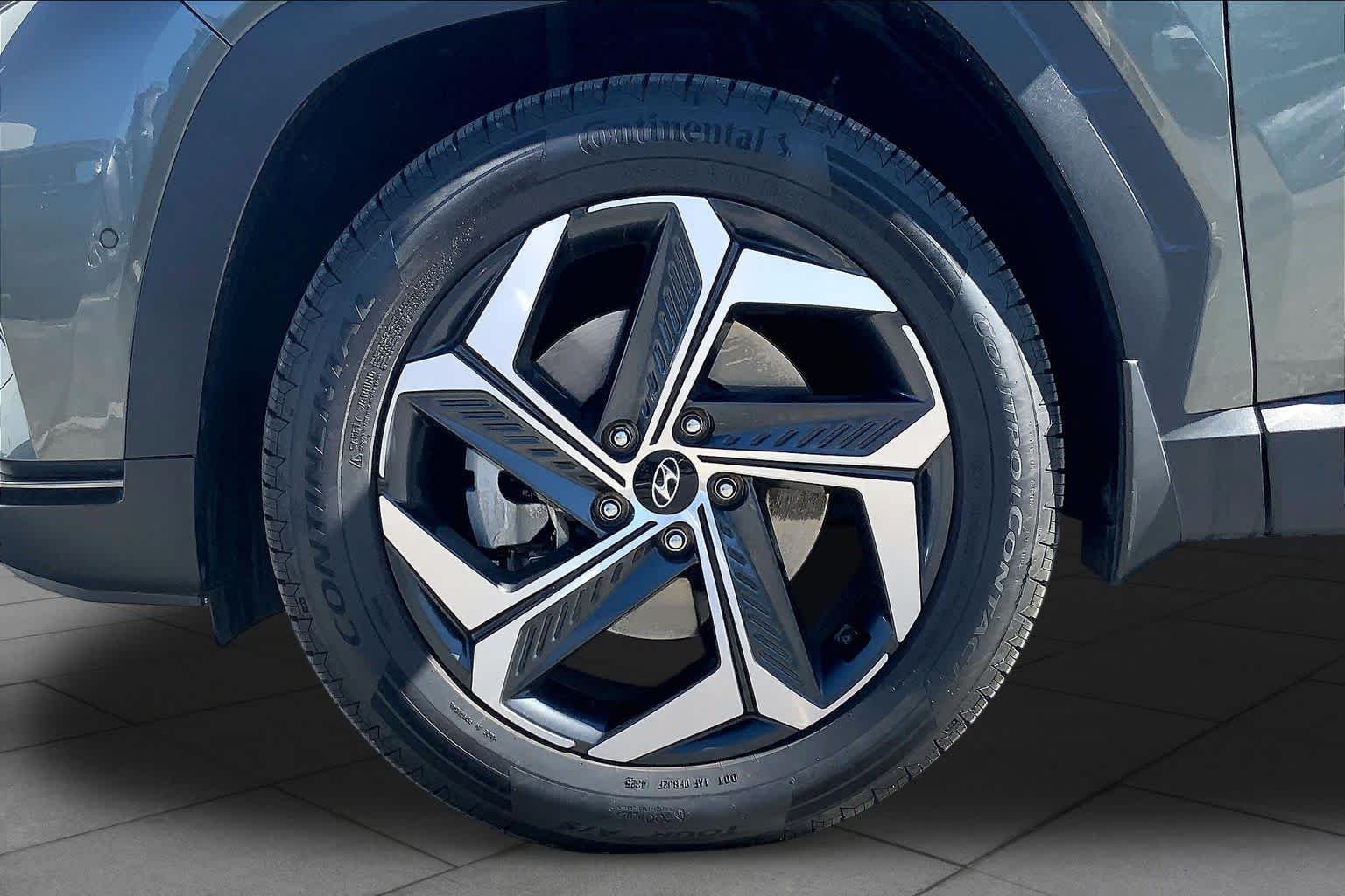 Used 2022 Amazon Gray Hyundai Limited image 9