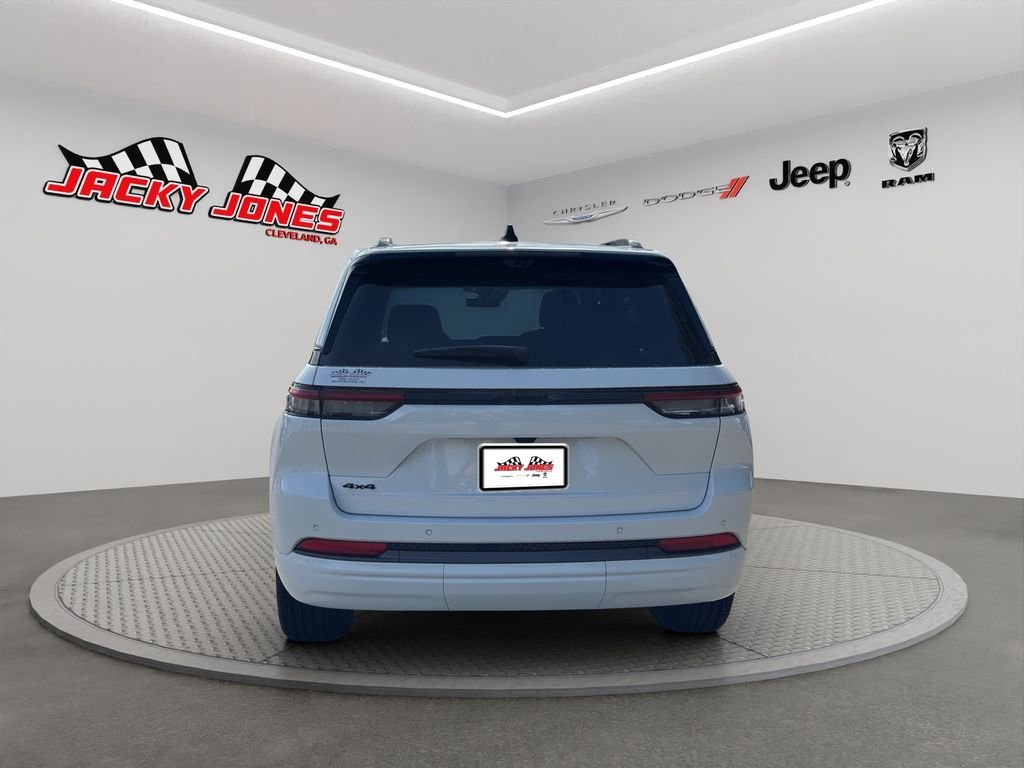 New 2026 Bright White Clear-Coat Exterior Paint Jeep Limited image 7