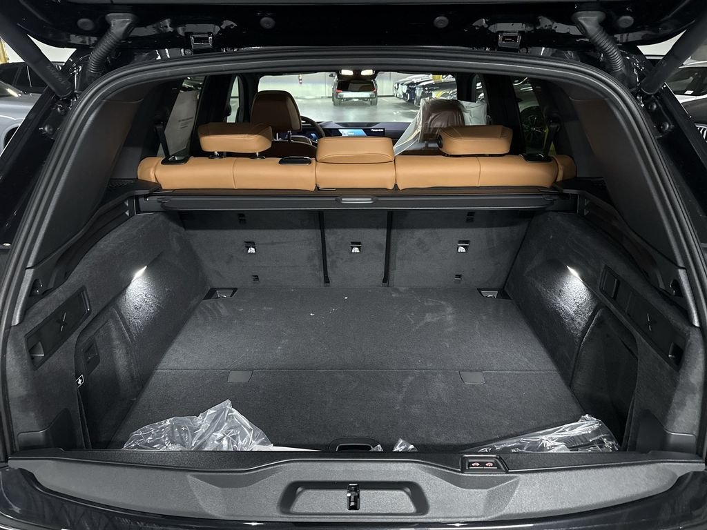 New 2026 Black Sapphire Metallic BMW xDrive50e image 24