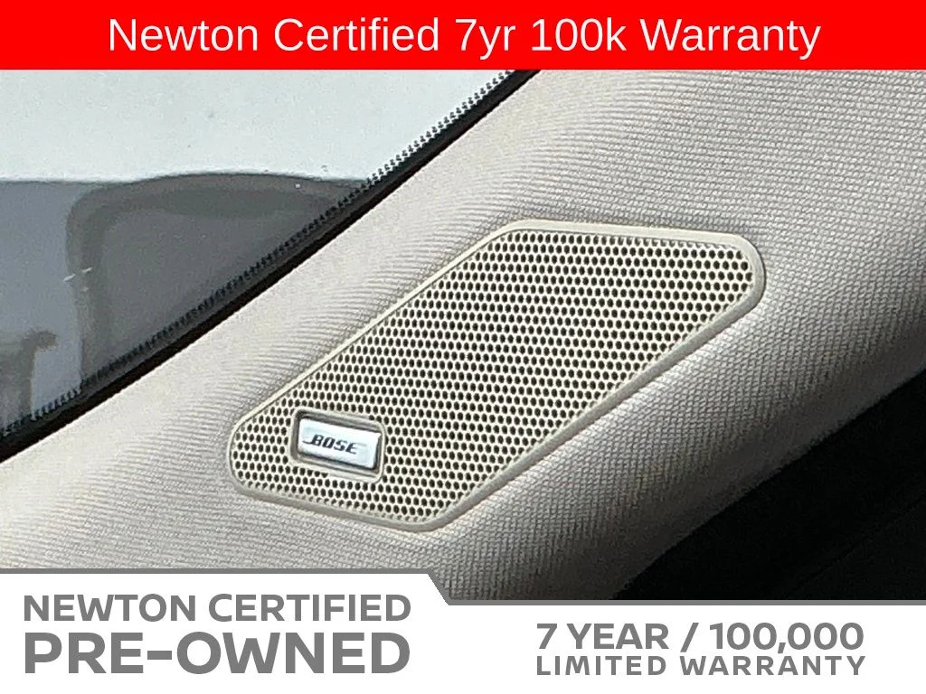 Certified Used 2023 Pearl White Tricoat/Super Black Nissan SL image 13