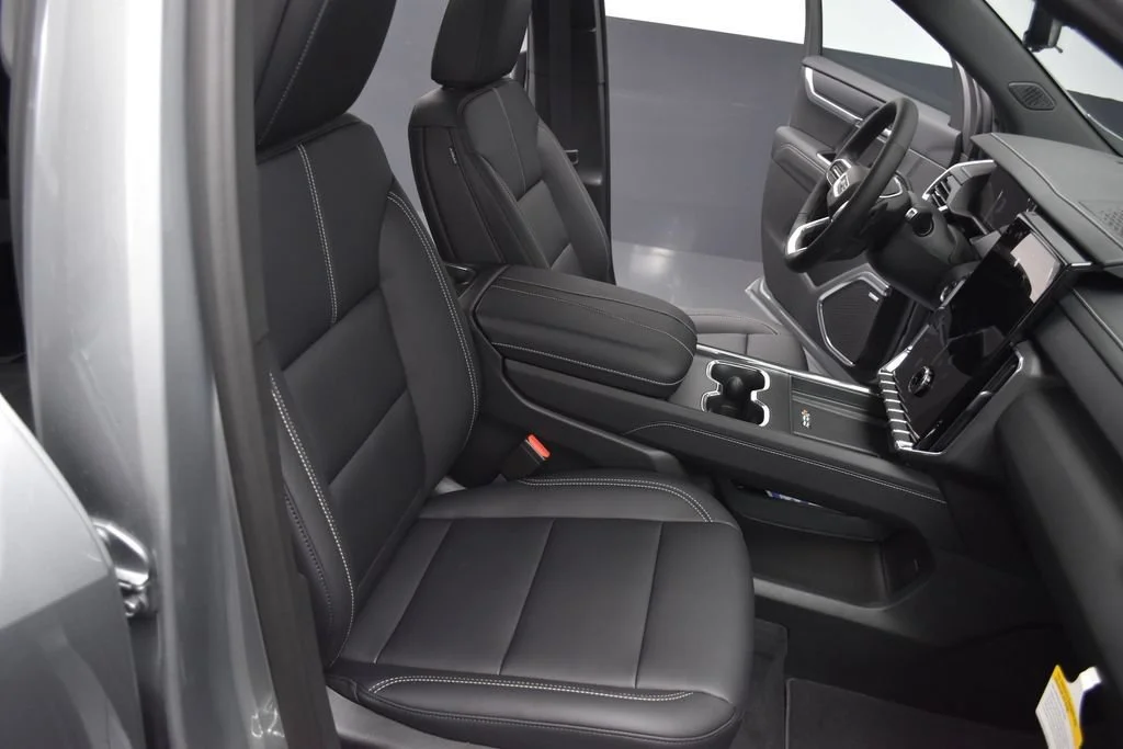 New 2026 Sterling Metallic GMC Elevation image 27