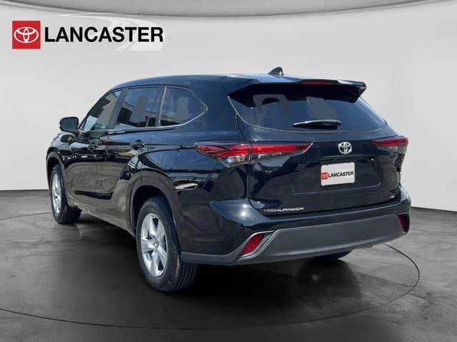2025 Toyota Highlander LE - Photo 35