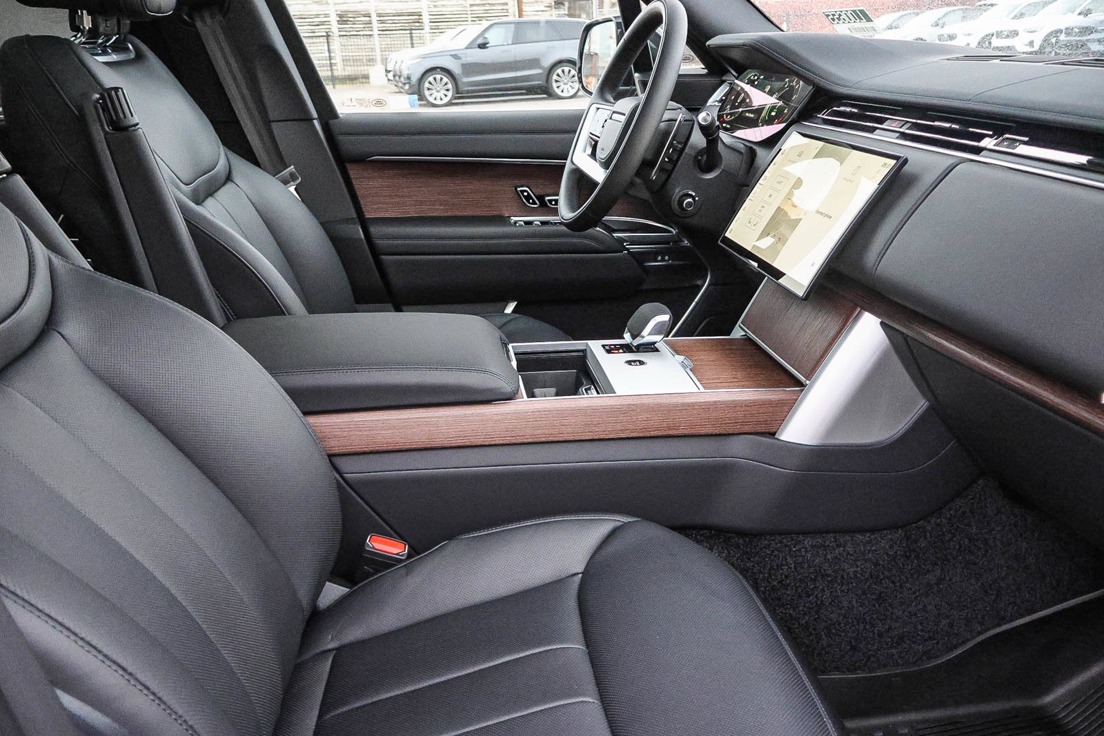 2025 Land Rover Range Rover SE - Photo 16