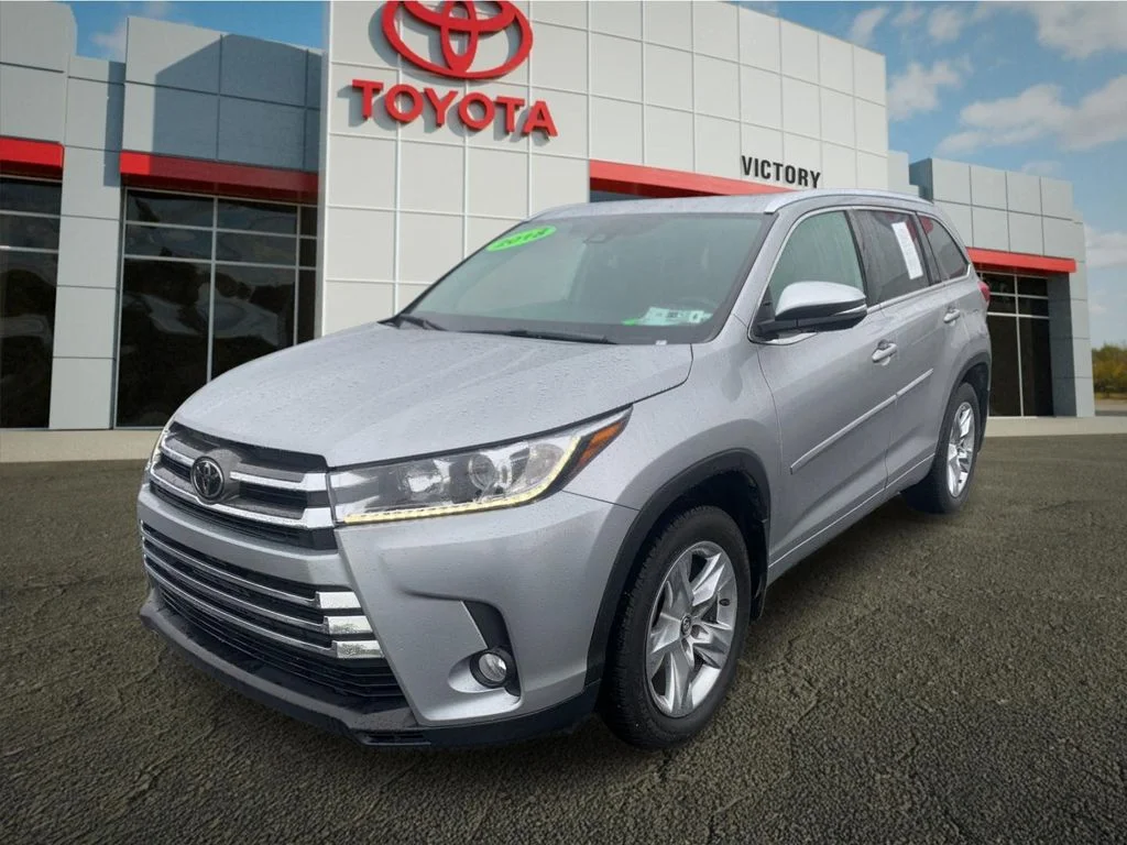 Used 2018 Silver Toyota Limited image 7