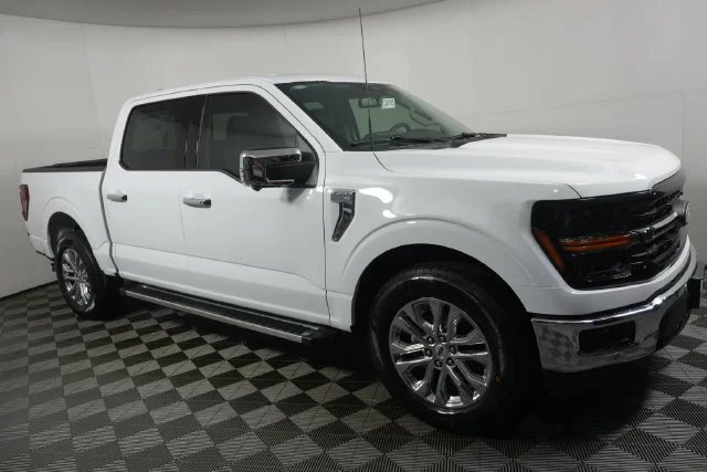 New 2026 Oxford White Ford XLT image 1