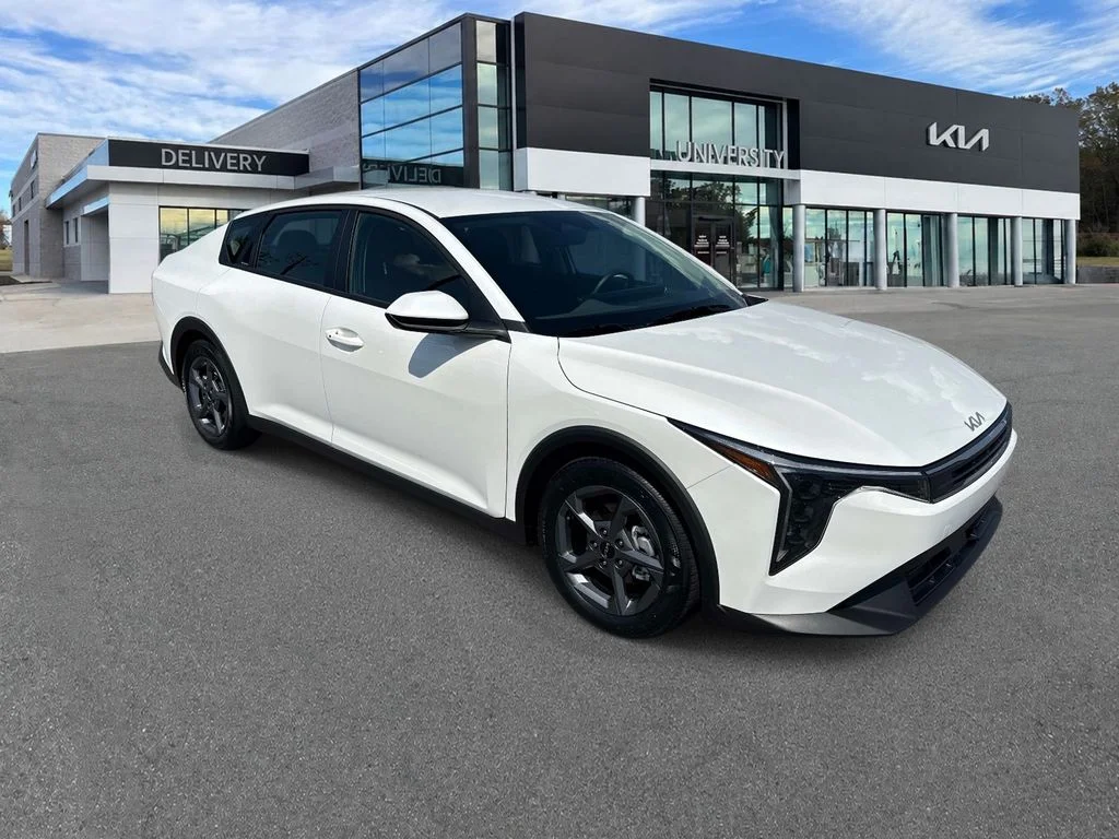 Used 2025 White Kia LXS image 1