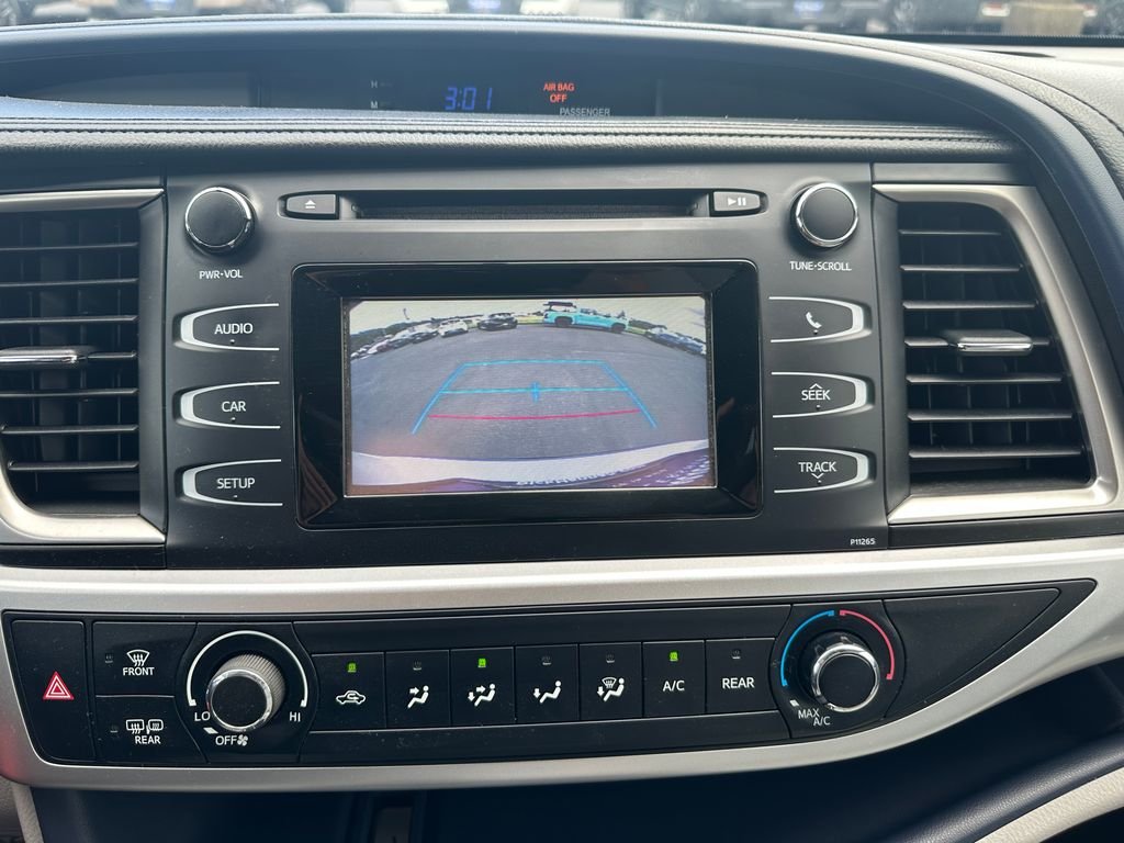 Used 2016 White Toyota LE image 17