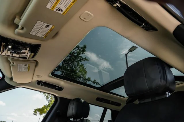 New 2026 Fuji White Land Rover SE image 5