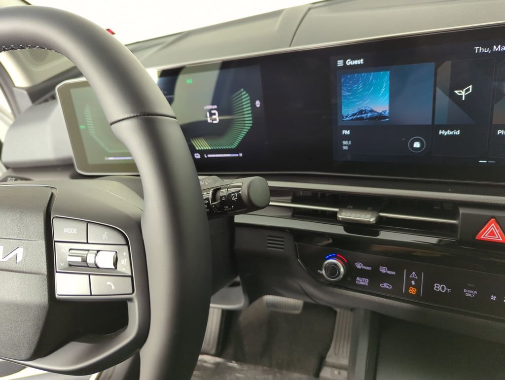 New 2026 Snow White Pearl Kia LX image 24