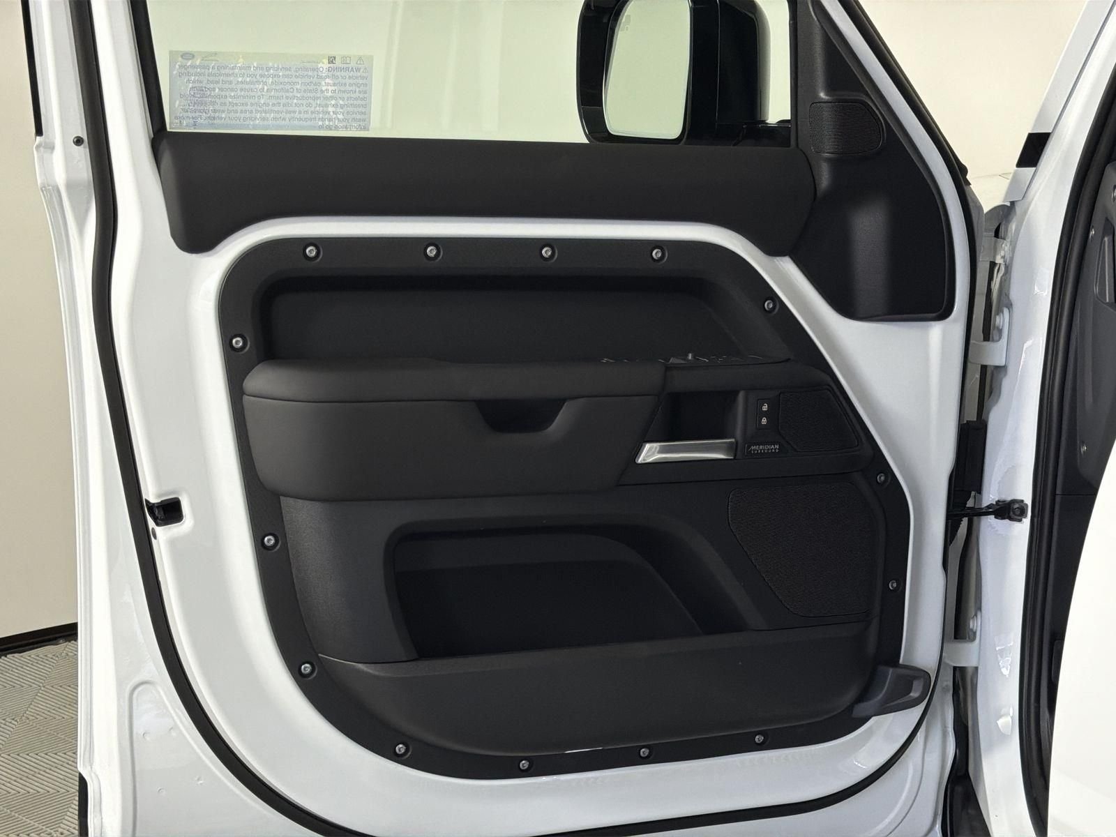 2026 Land Rover Defender X-Dynamic SE - Photo 19