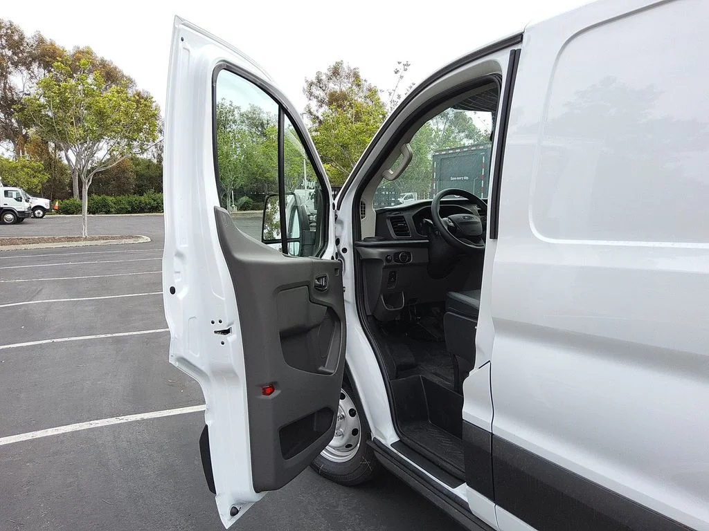 New 2026 Oxford White Ford Base image 4