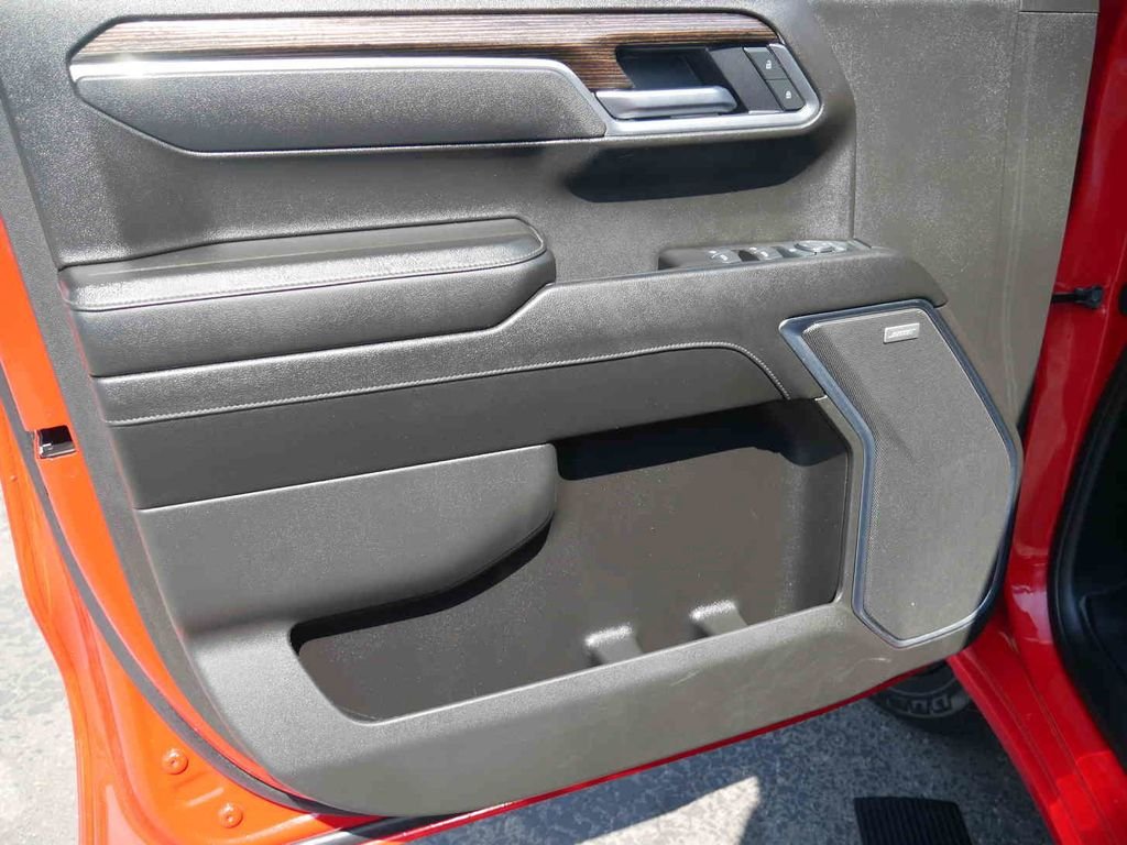 Used 2025 Red GMC Elevation image 29