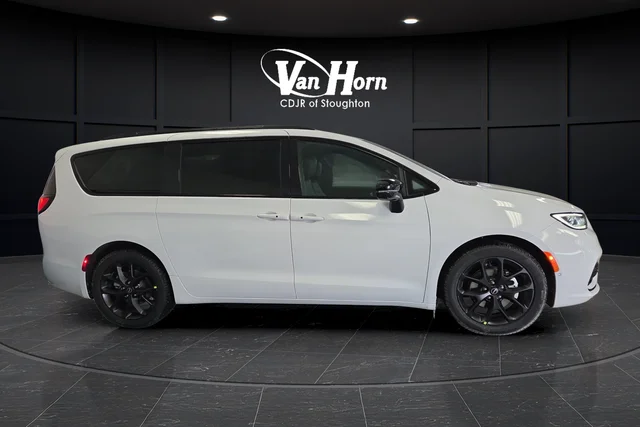New 2026 Bright White Clear-Coat Exterior Paint Chrysler Select image 2