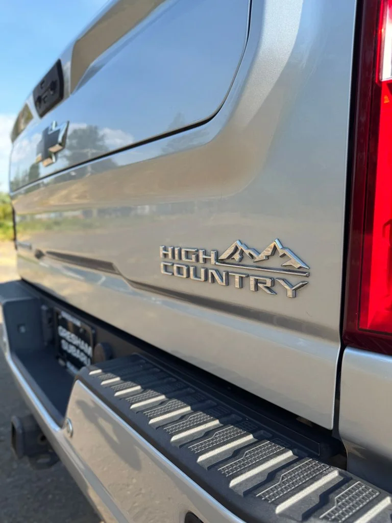 Used 2022 Silver Ice Metallic Chevrolet High Country image 57
