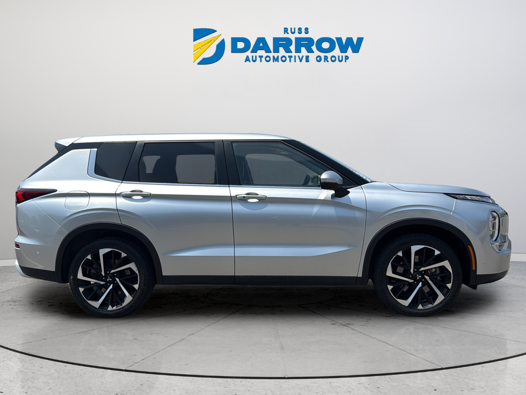 Used 2024 Silver Mitsubishi SE image 6