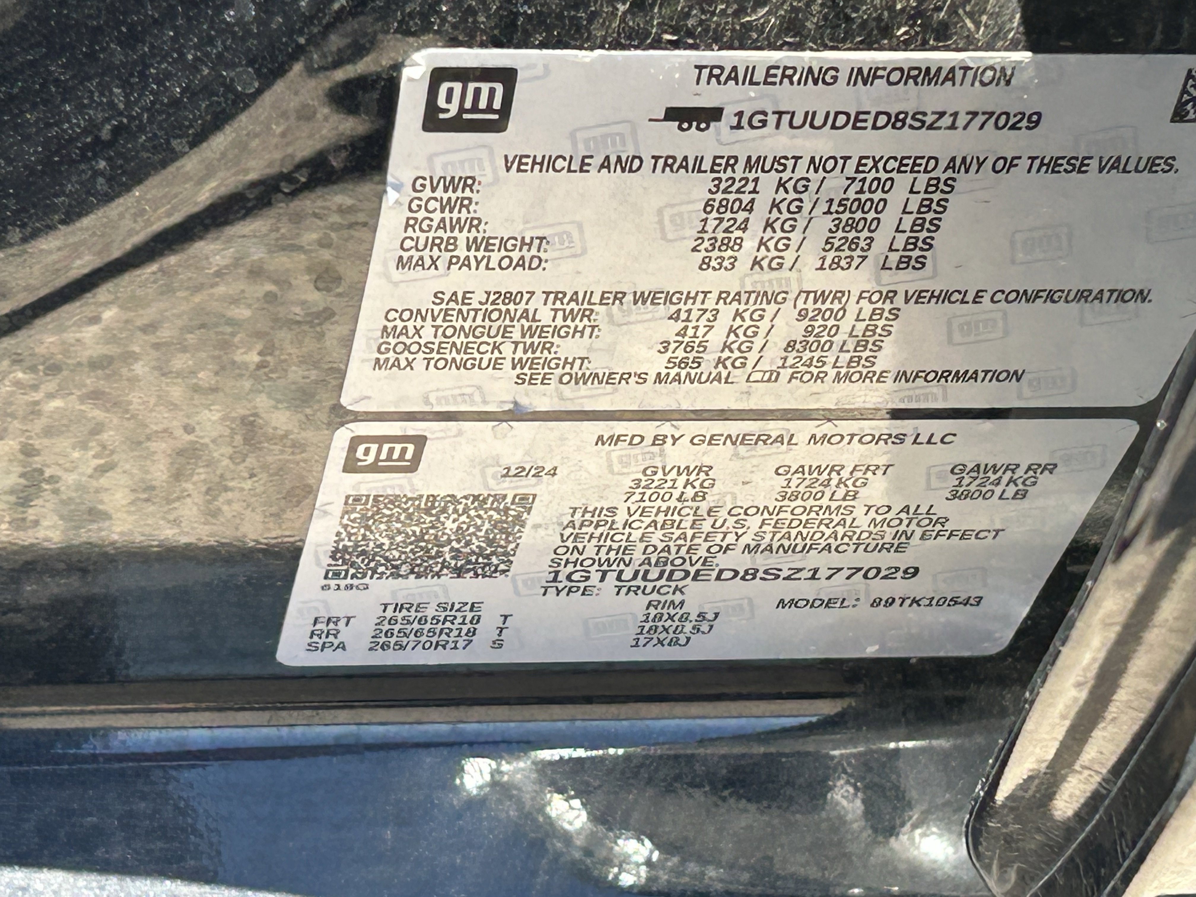 Used 2025 Titanium Rush Metallic GMC SLT image 17
