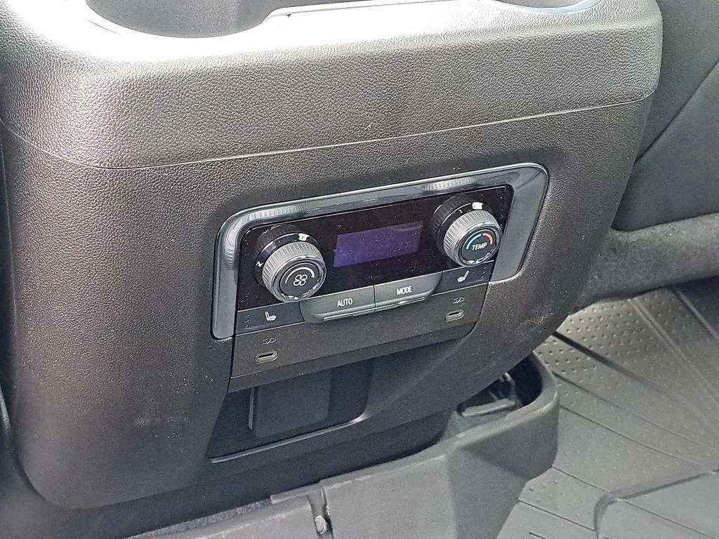 2026 Chevrolet Suburban High Country - Photo 24