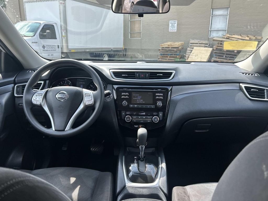 Used 2015 Silver Nissan SV image 19
