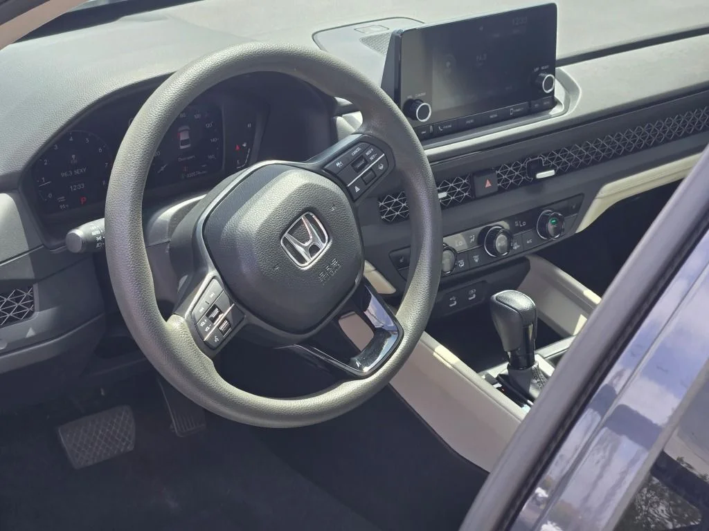 Used 2023  Honda EX image 19