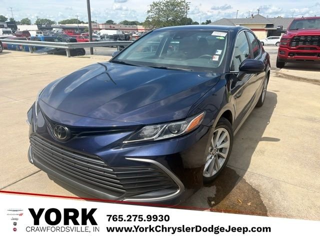 Used 2022  Toyota LE image 1