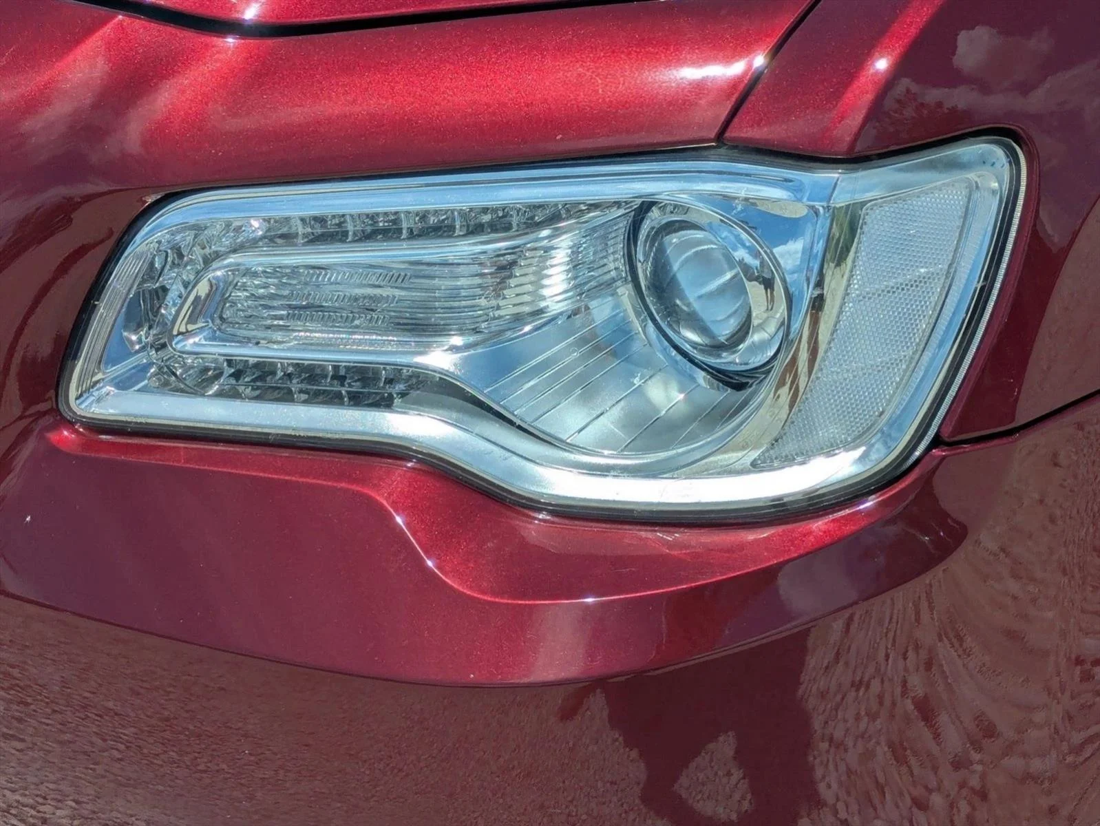 Used 2018 Velvet Red Pearlcoat Chrysler Touring L image 7