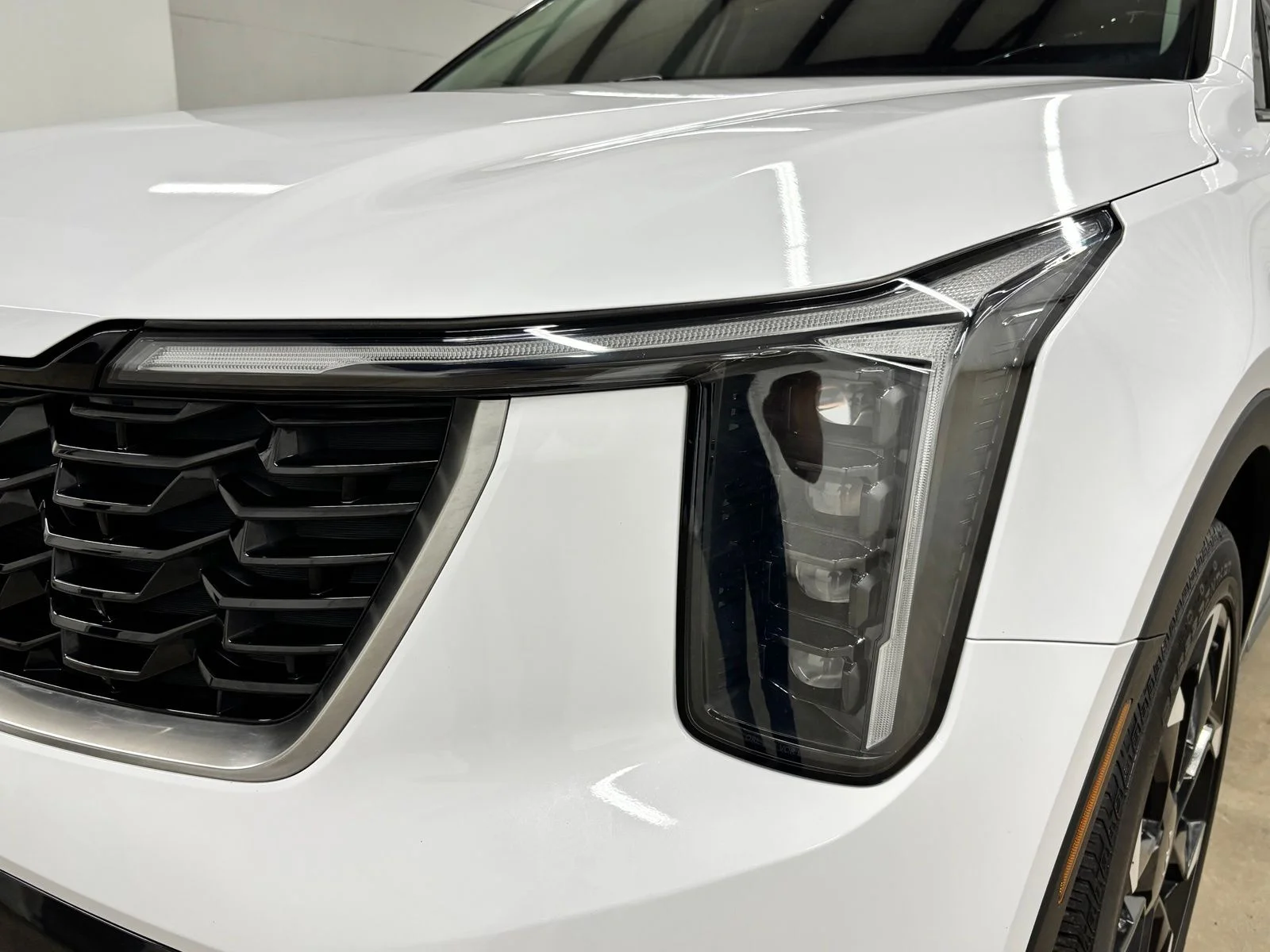 Used 2025 White Kia EX image 9