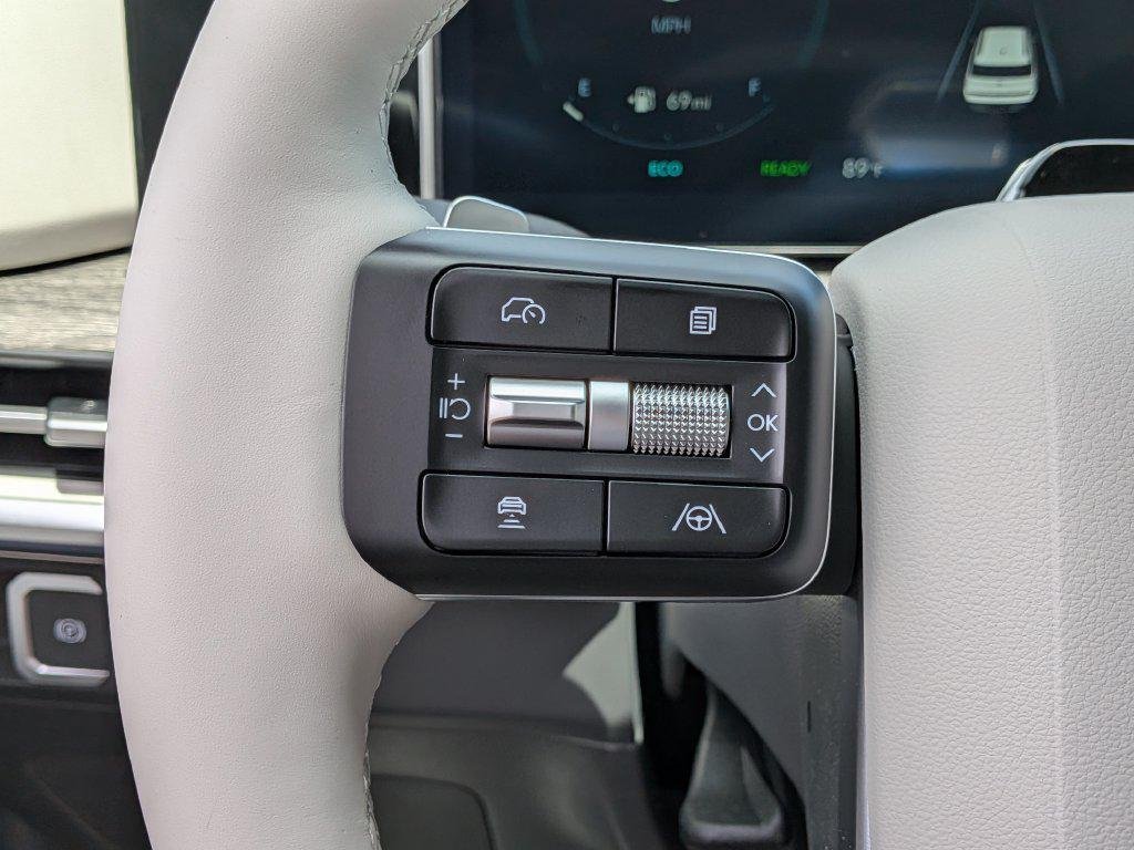 New 2027 White Hyundai Limited FWD image 25