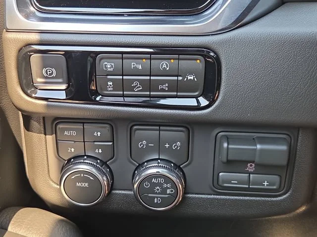 2026 GMC Yukon Denali - Photo 9
