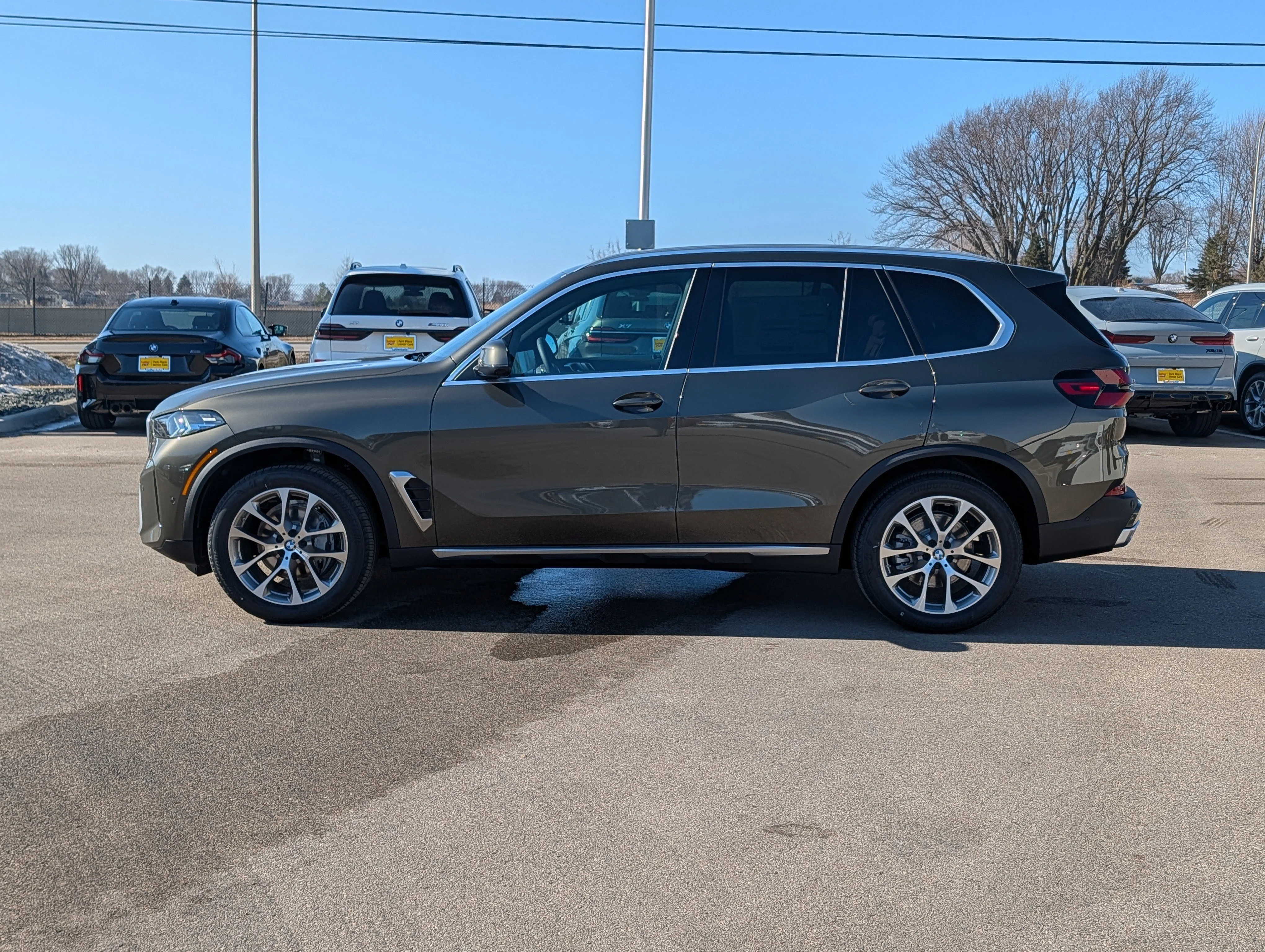 New 2026 Manhattan Green Metallic BMW xDrive40i image 3