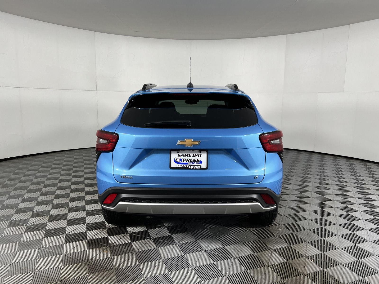 Used 2025 Marina Blue Metallic Chevrolet LT image 8