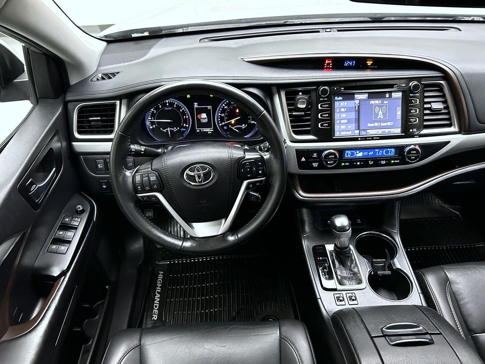 Used 2019 Silver Toyota XLE image 14