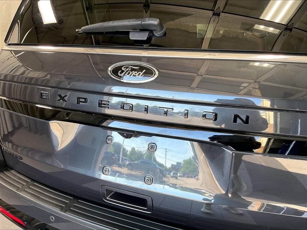 Used 2023 Gray Ford Limited image 29
