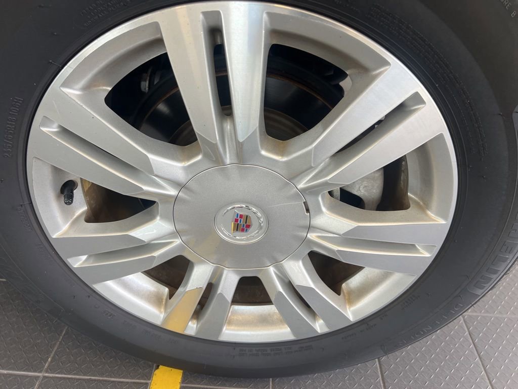 Used 2012 RADIANT SILVER METALLIC Cadillac Luxury Collection image 19