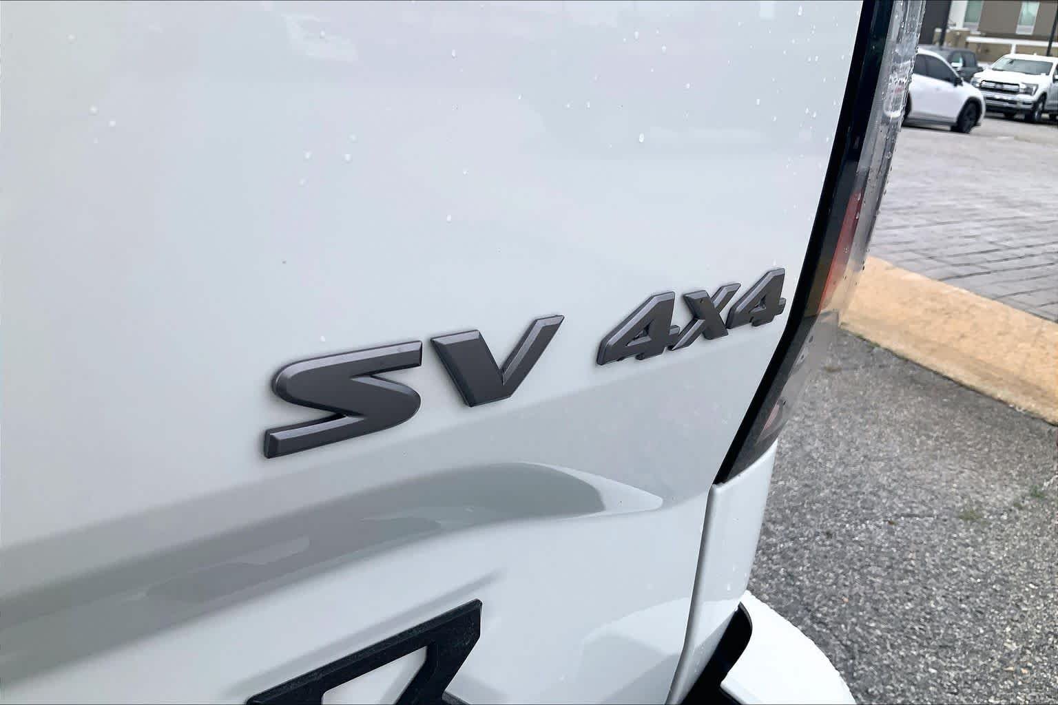 Used 2022 Glacier White Nissan SV image 10