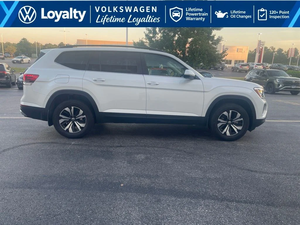 Used 2026 White/off-white Volkswagen SE image 6