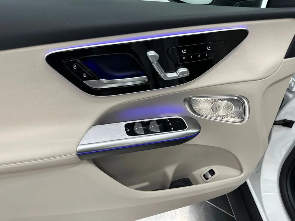 New 2027 White Mercedes-Benz GLC 300 image 14