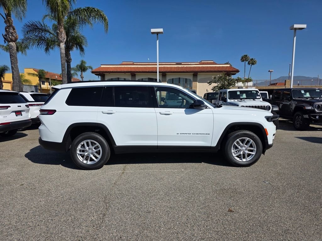 New 2026 Bright White Clear-Coat Exterior Paint Jeep Laredo image 3